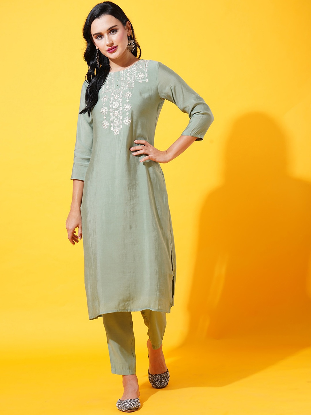 

HEEPOSH Ethnic Motifs Yoke Design Kurta with Trousers & Dupatta, Green