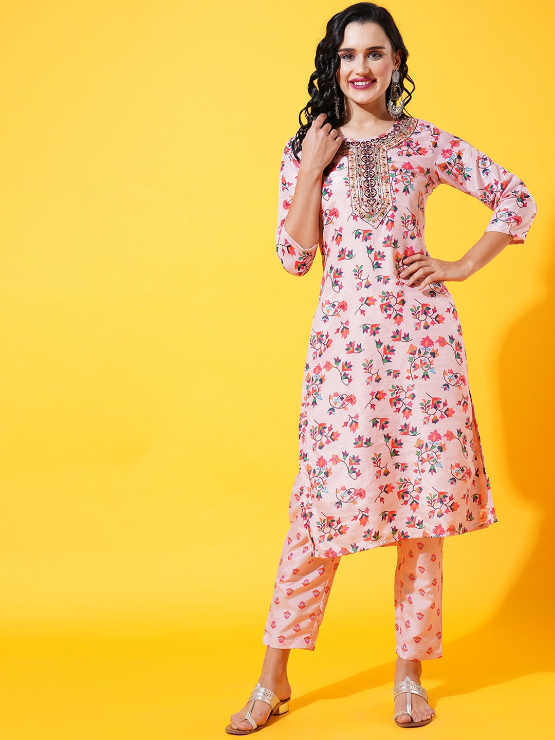 

HEEPOSH Women Floral Printed Thread Work Kurta with Trousers & Dupatta, Peach