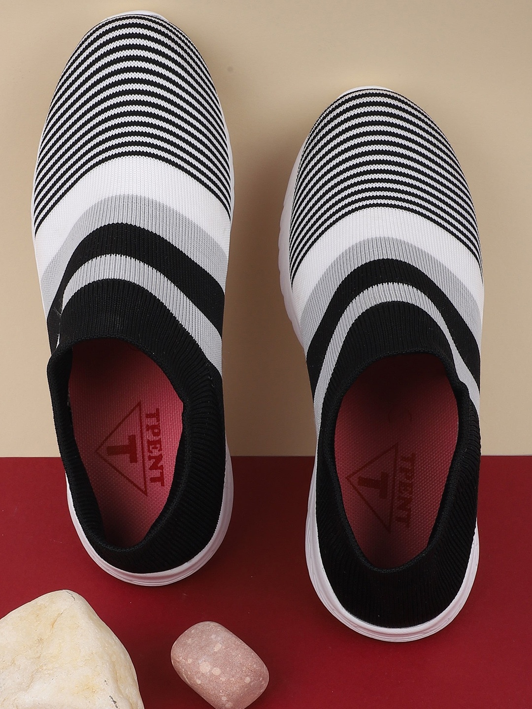 

TPENT Women Striped Round Toe Slip-On Sneakers, Black