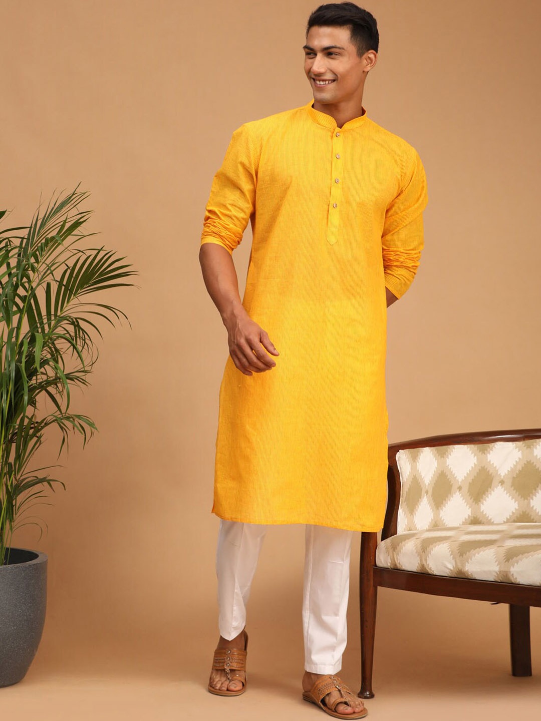 

SHVAAS by VASTRAMAY Mandarin Collar Striped Pure Cotton Kurta with Pyjamas, Yellow