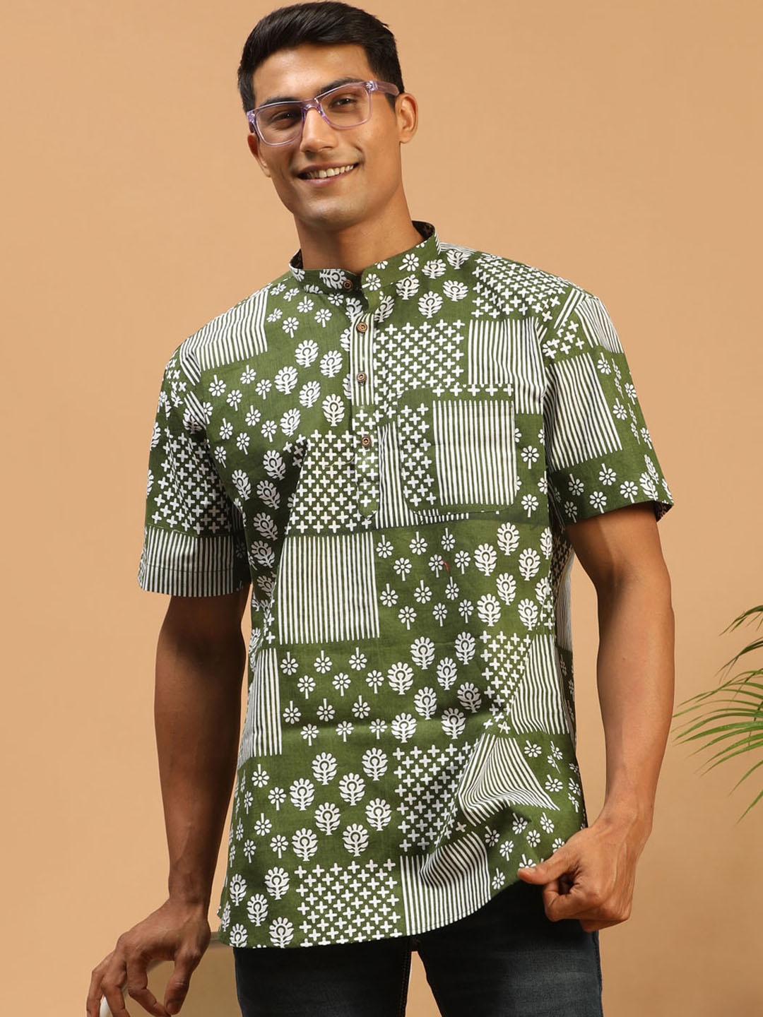 

VASTRAMAY Ethnic Motifs Printed Sustainable Kurta, Green
