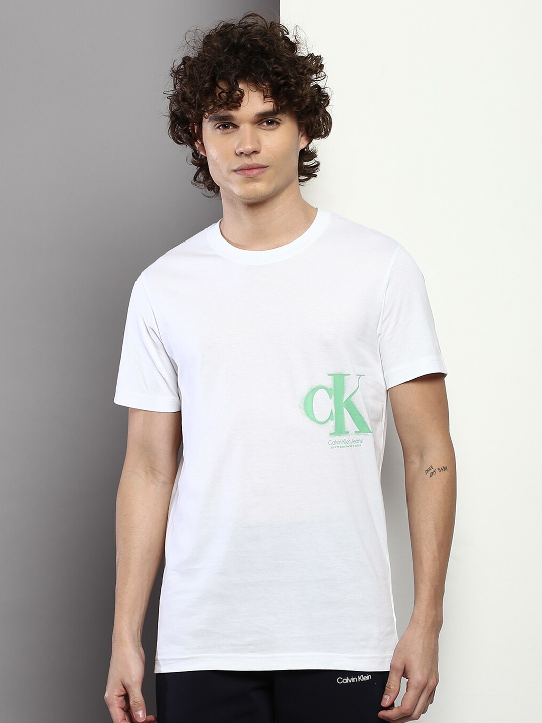 

Calvin Klein Jeans Men White Typography Printed Organic Cotton T-shirt