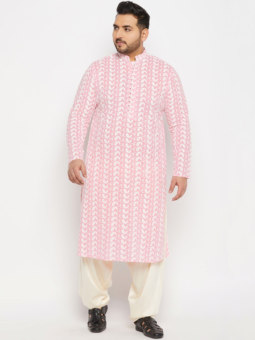 

VASTRAMAY Men Paisley Embroidered Chikankari Pure Cotton Kurta with Patiala Set, Pink