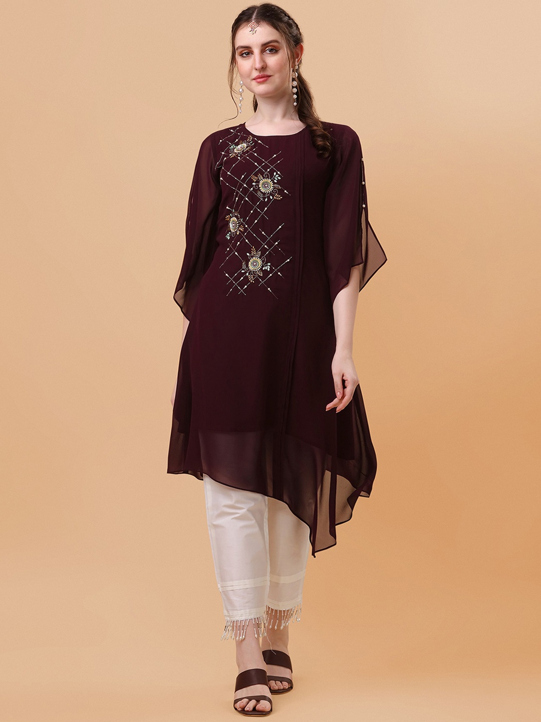 

Berrylicious Asymmetric Floral Embroidered Beads and Stones Kurta with Trousers, Magenta