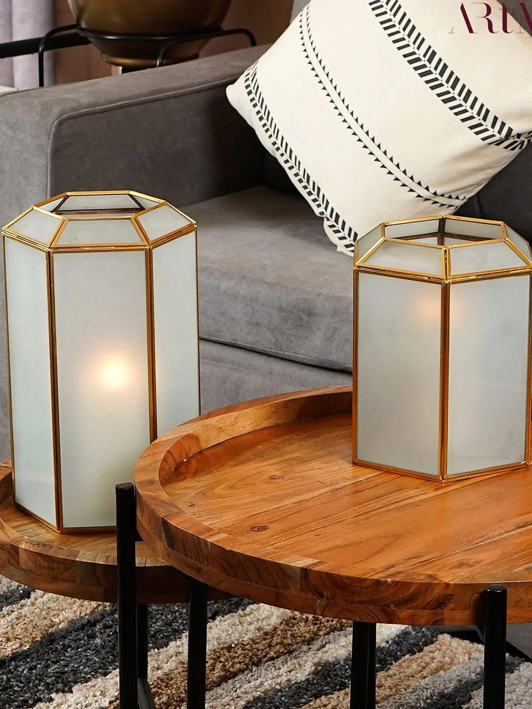 

THE ARTMENT Minimal Luminous White & Gold-Toned Linear Hurricane Table Lamp