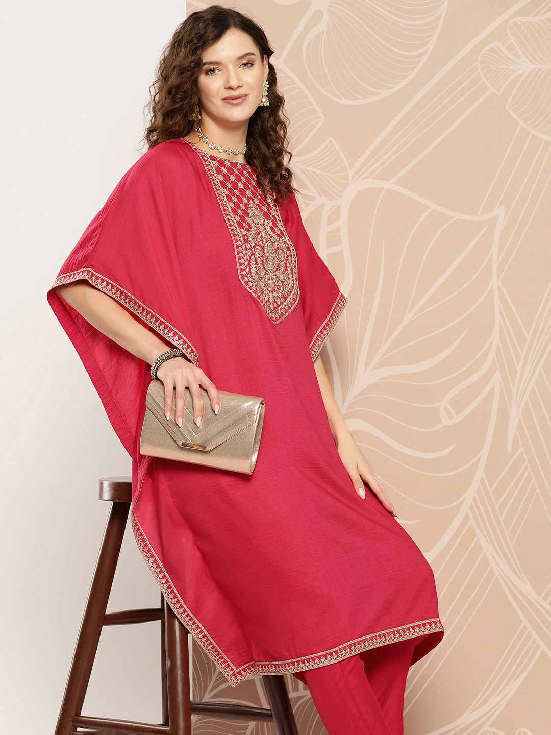 

Inddus Paisley Yoke Design Kaftan Kurta With Trousers, Pink