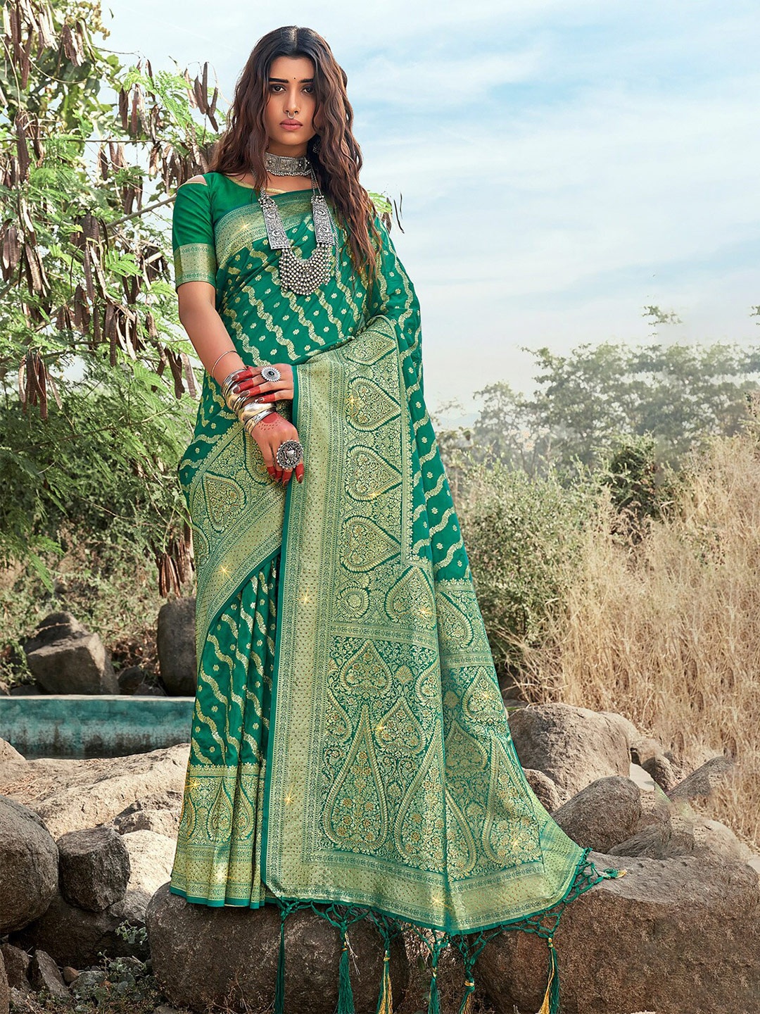 

SANGAM PRINTS Ethnic Motifs Woven Design Zari Pure Silk Banarasi Saree, Green