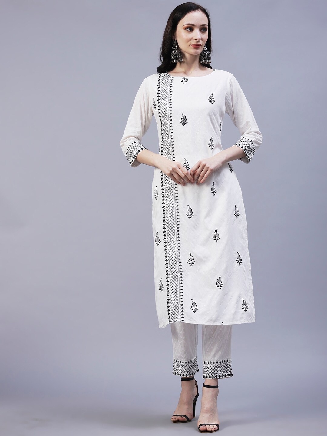 

FASHOR Ethnic Motifs Embroidered Sequinned Kurta with Trousers, White