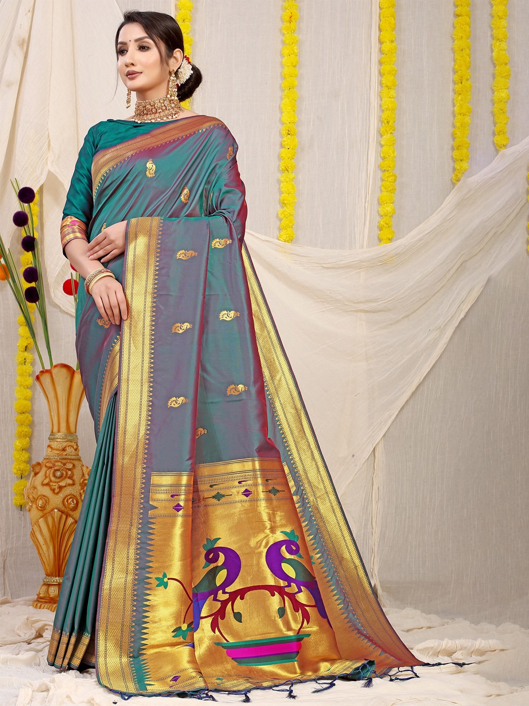 

AVANTIKA FASHION Woven Design Zari Pure Silk Paithani Saree, Grey