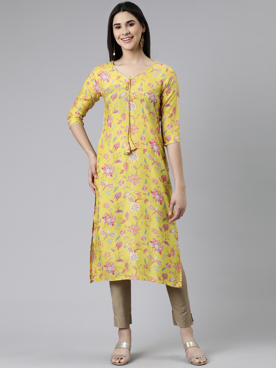 

Neerus Floral Printed Gotta Patti Kurta, Yellow