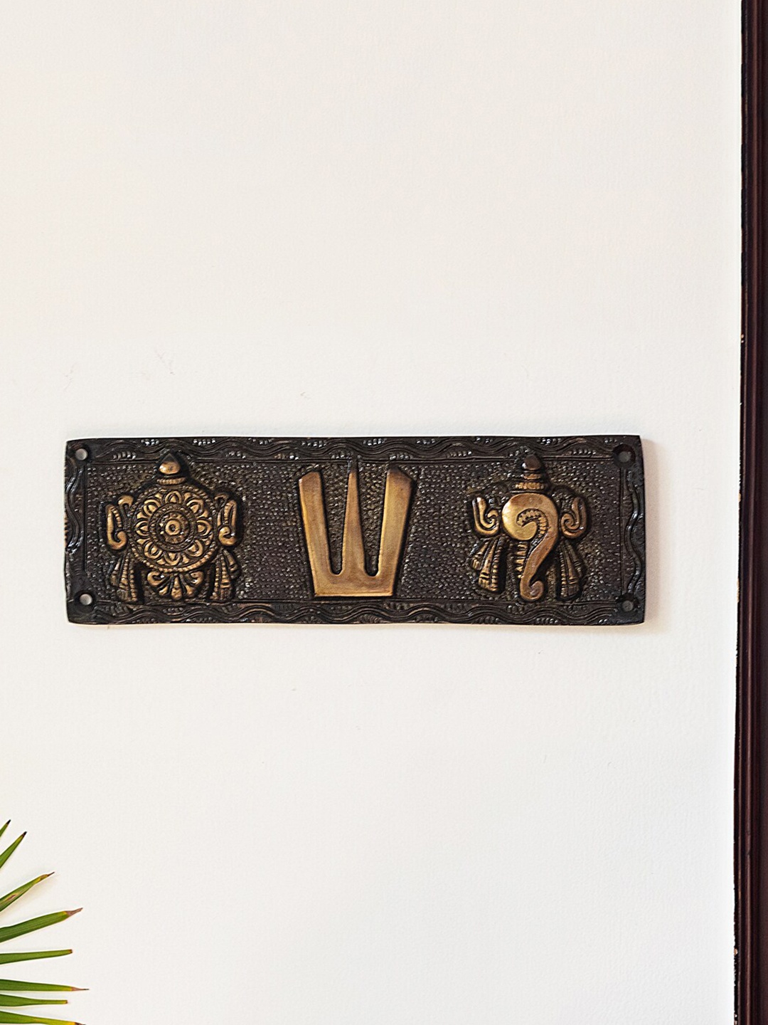 

ExclusiveLane The Brass Beams Gold-Toned & Black Textured Hanging Wall Decor