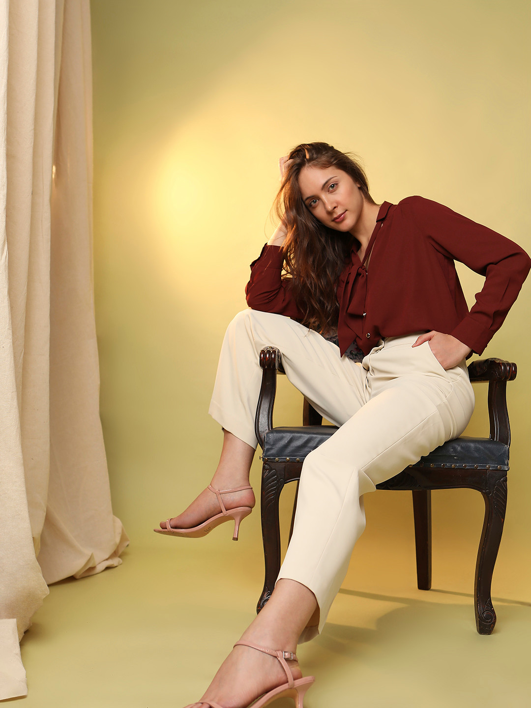 

Vero Moda Women Straight Fit High-Rise Trousers, Off white