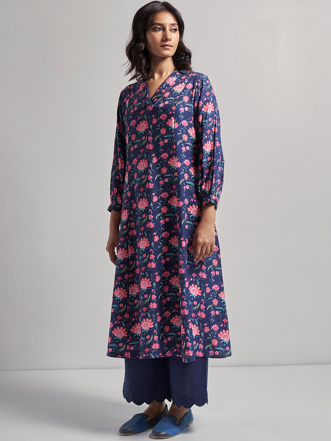 

Ganga Puff Sleeves Floral Printed Pure Wool Kurta with Palazzos, Blue