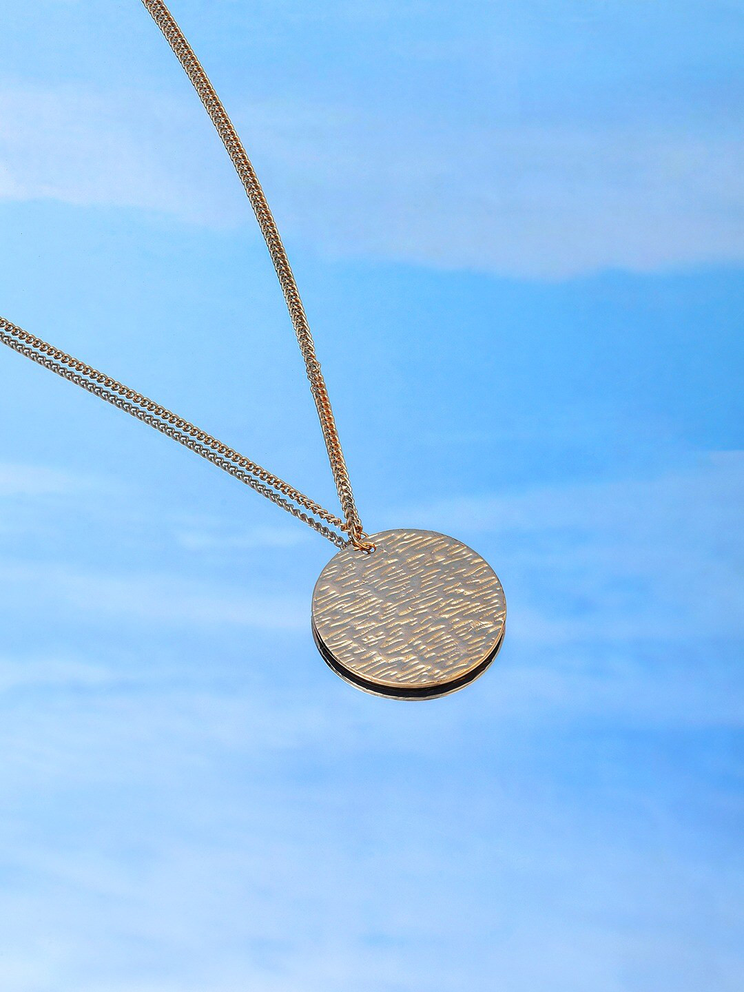 

AMI Gold-Plated Circular Pendant Contemporary Chain