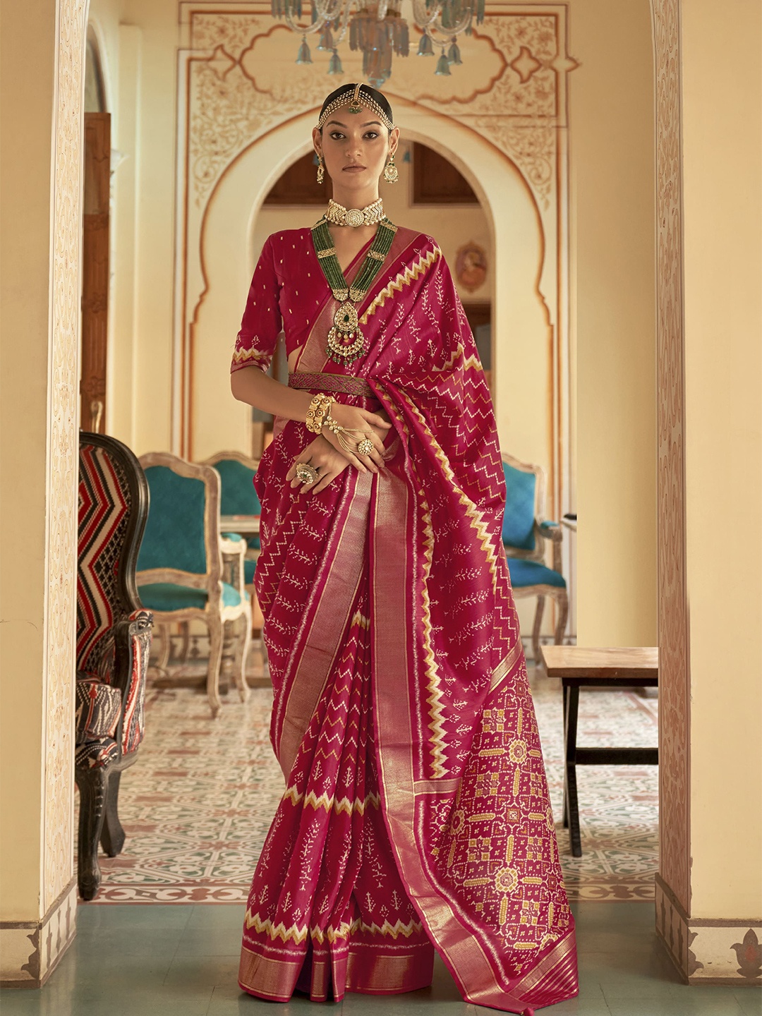 

elora Geometric Printed Zari Patola Saree, Red