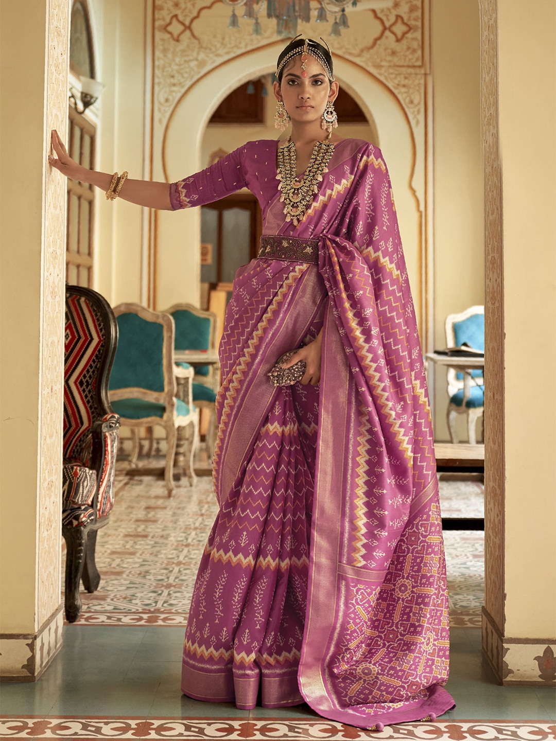 

elora Geometric Printed Zari Patola Saree, Magenta