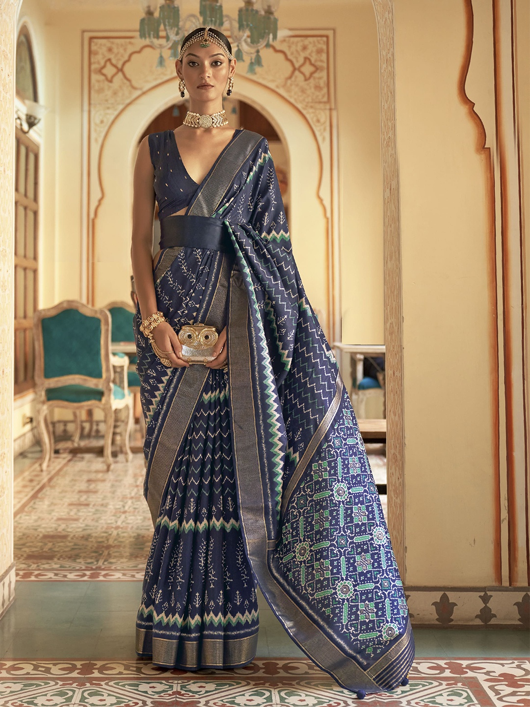 

elora Geometric Printed Zari Patola Saree, Blue