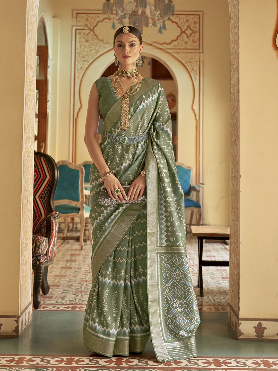 

elora Ethnic Motifs Zari Silk Blend Patola Saree, Green