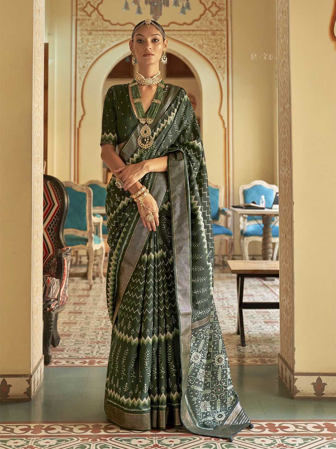 

elora Silk Abstract Printed Blend Patola Saree, Green