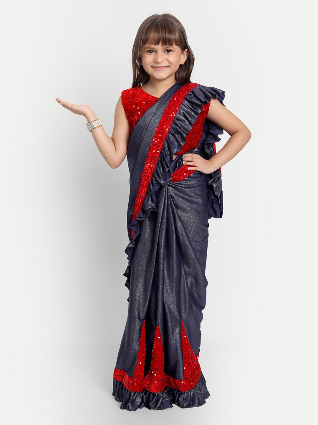 

LOOKS AND LIKES Girls Sequined Ruffles Border Saree, Grey