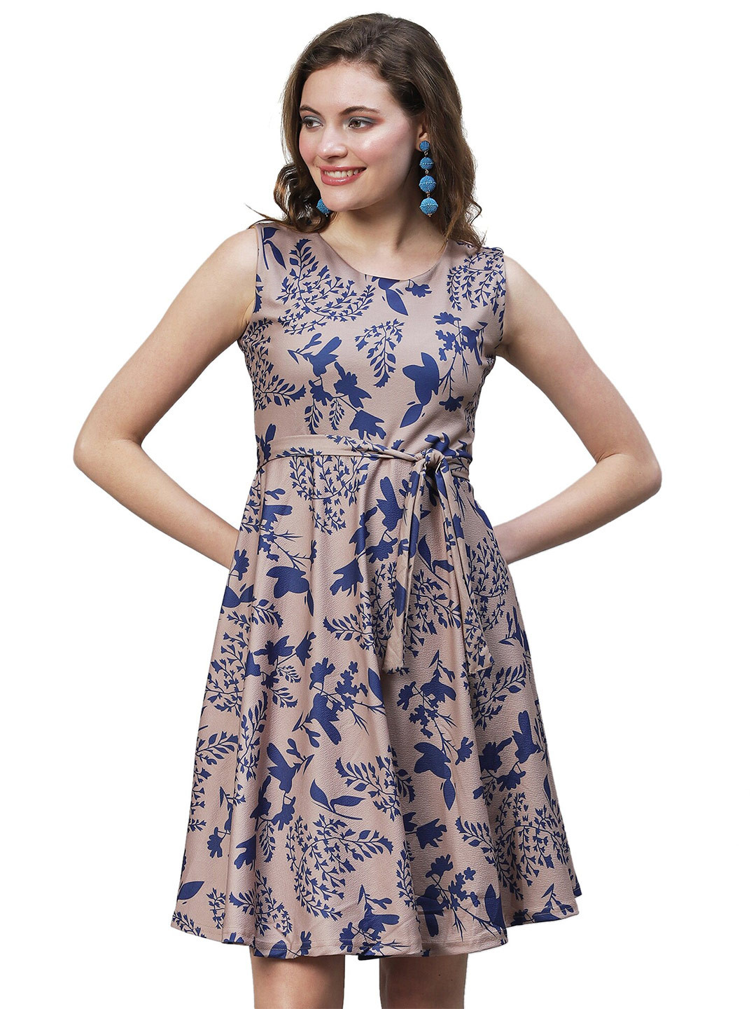 

eshami Floral Printed Sleeveless Fit and Flare Dress With Belt, Beige