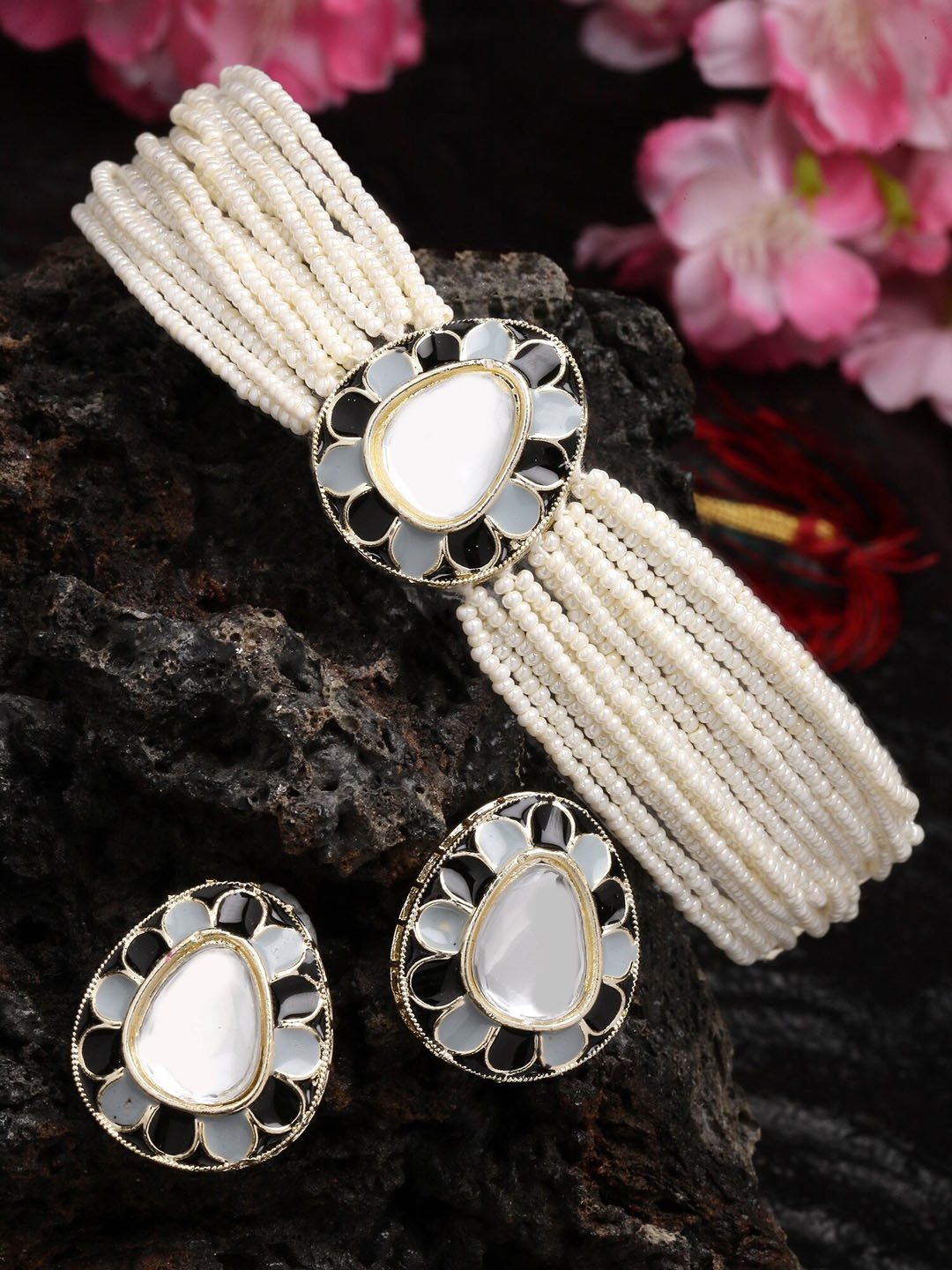 

KARATCART Gold-Plated Kundan-Studded & Beaded Jewellery Set, Black