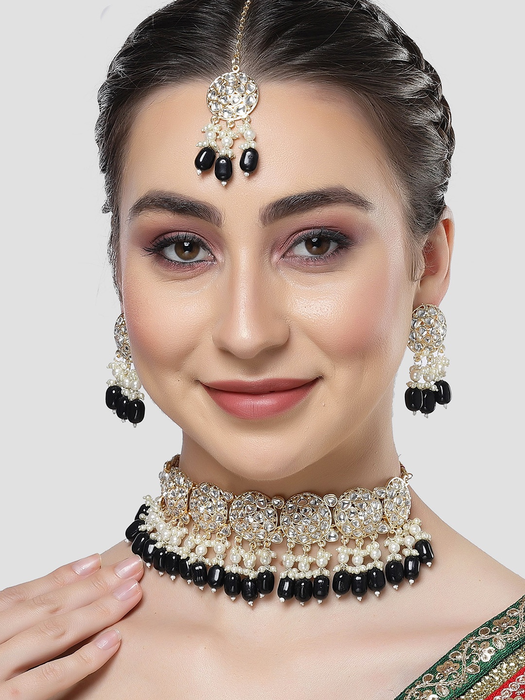 

KARATCART Gold-Plated Kundan-Studded & Beaded Jewellery Set