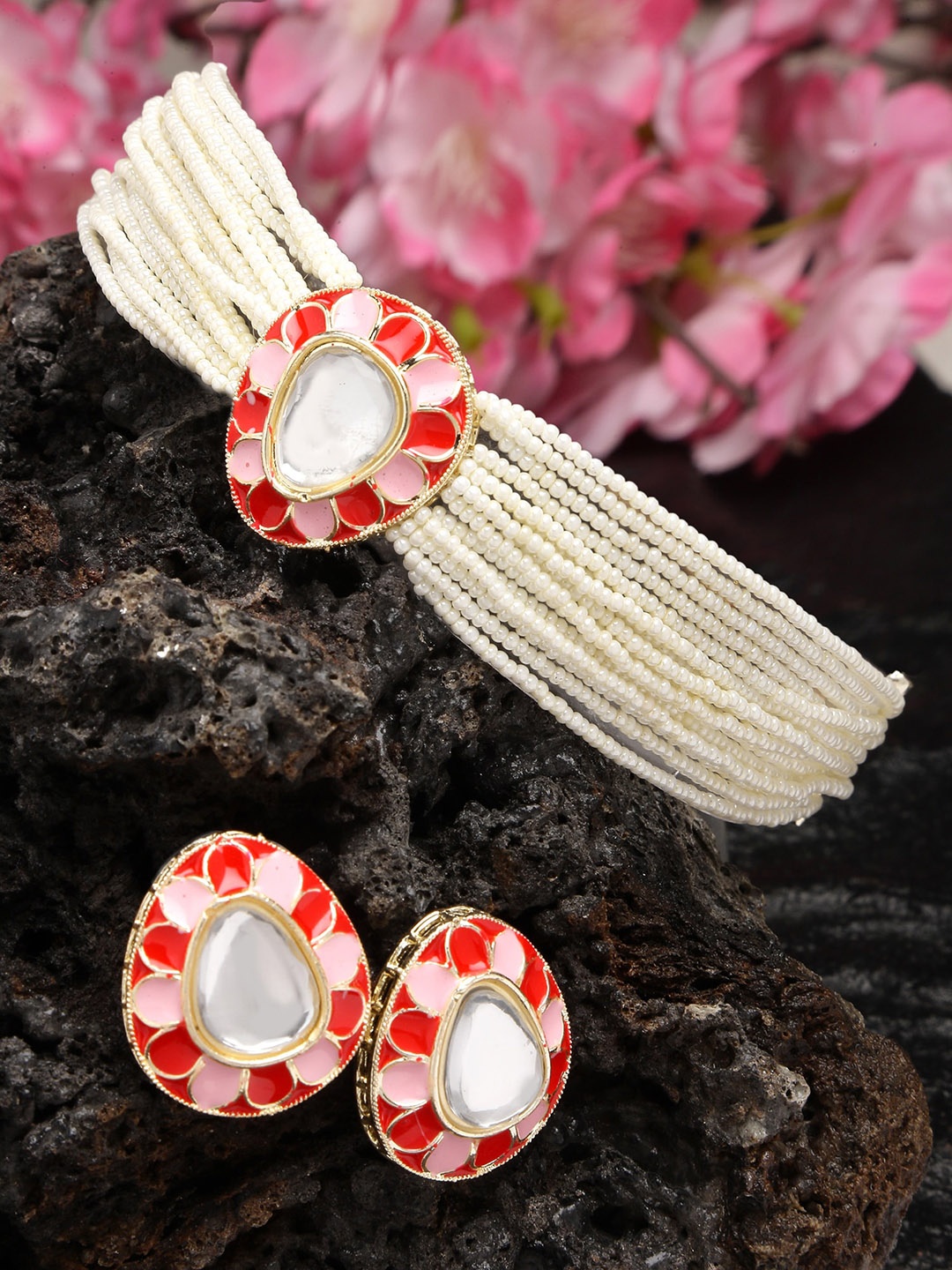 

KARATCART Gold-Plated Kundan-Studded & Beaded Choker Necklace Set