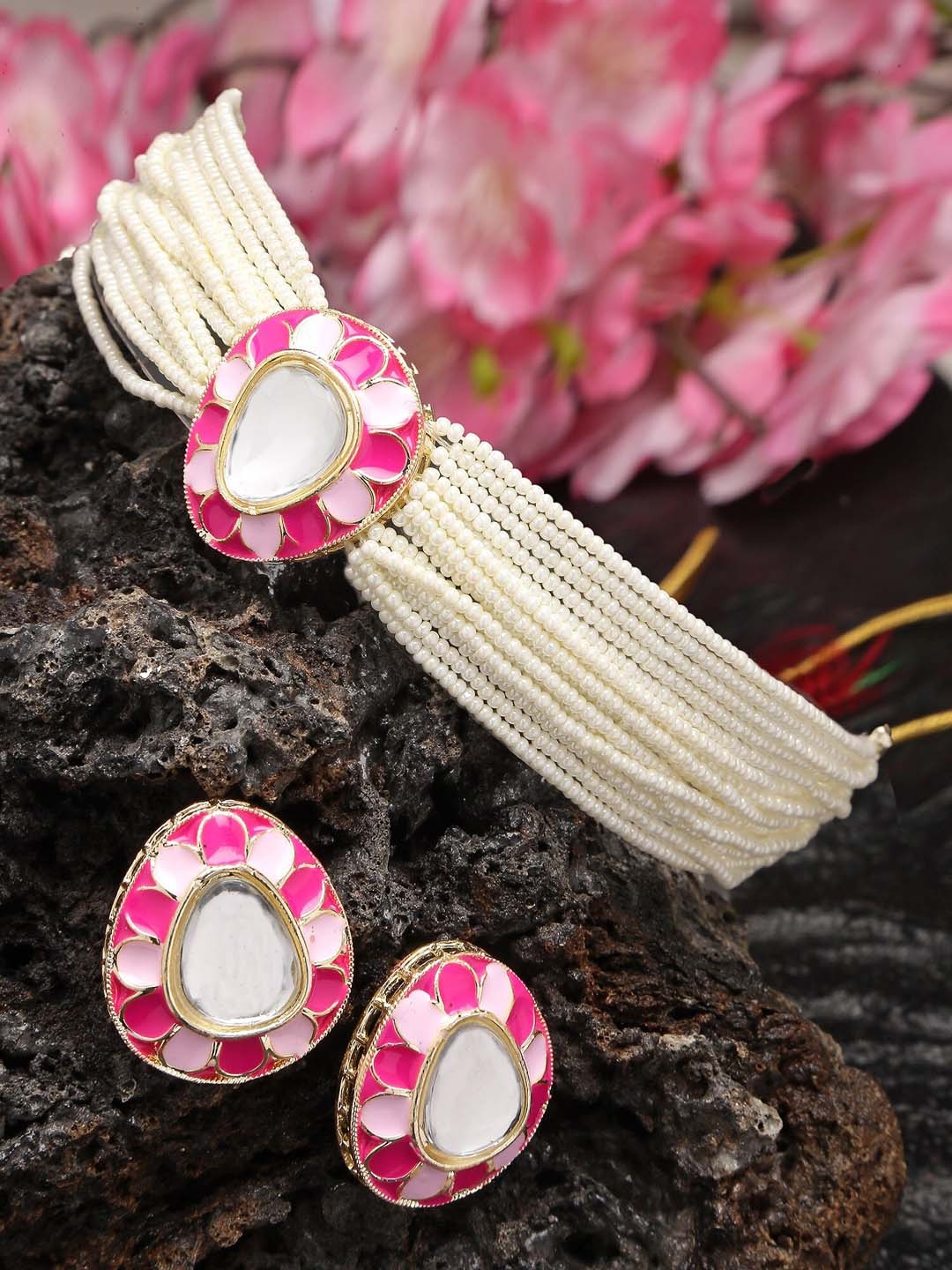 

KARATCART Gold-Plated Kundan-Studded & Beaded Choker Necklace Set