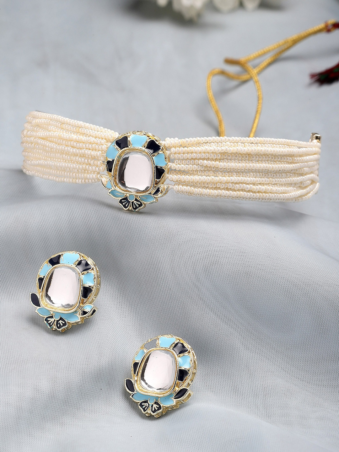 

KARATCART Gold-Plated Kundan-Studded Pearl Beaded Jewellery Set