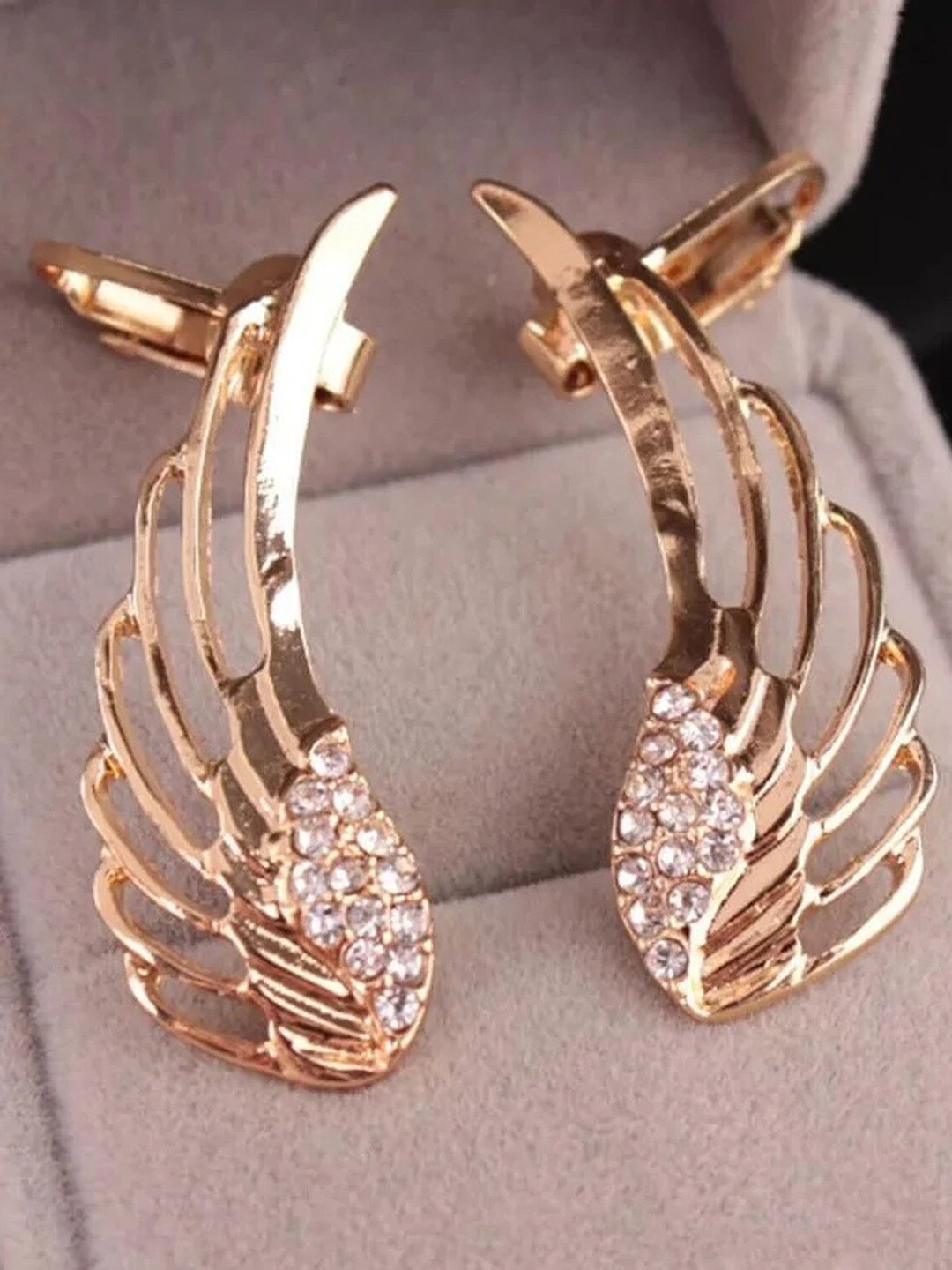 

Pinapes Set of 2 Contemporary Ear Cuff Earrings, Gold
