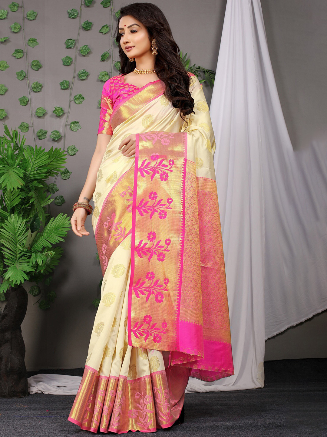 

AVANTIKA FASHION Ethnic Motifs Woven Design Zari Pure Silk Paithani Saree, White