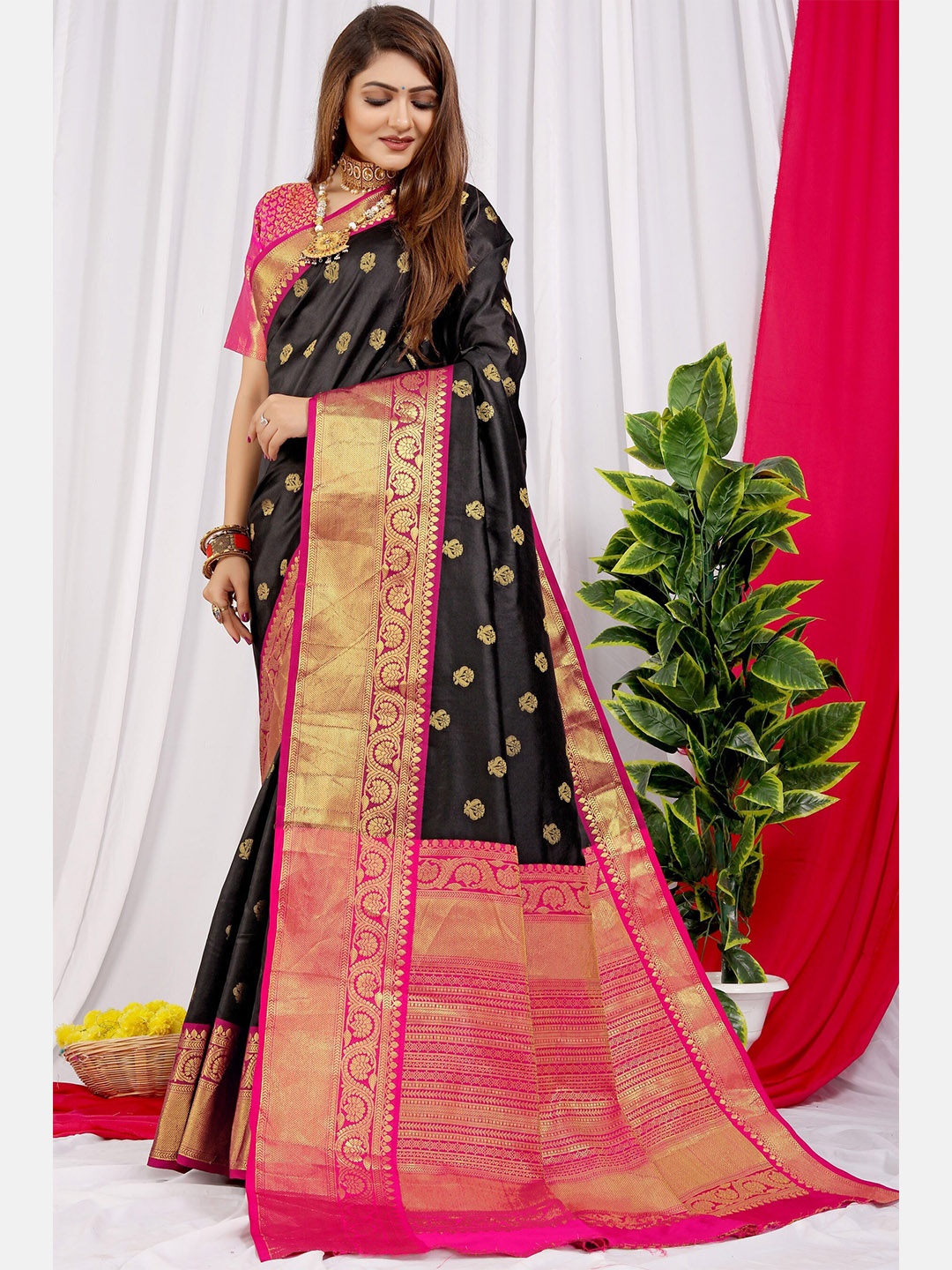 

AVANTIKA FASHION Ethnic Motifs Woven Design Zari Pure Silk Paithani Saree, Black