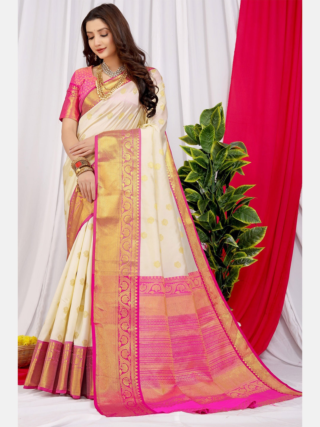 

AVANTIKA FASHION Woven Design Zari Pure Silk Paithani Saree, White