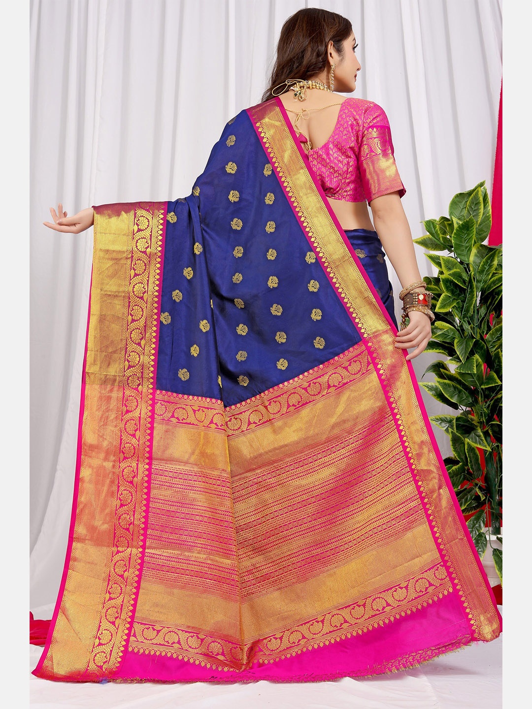 

AVANTIKA FASHION Ethnic Motifs Woven Design Zari Pure Silk Paithani Saree, Blue