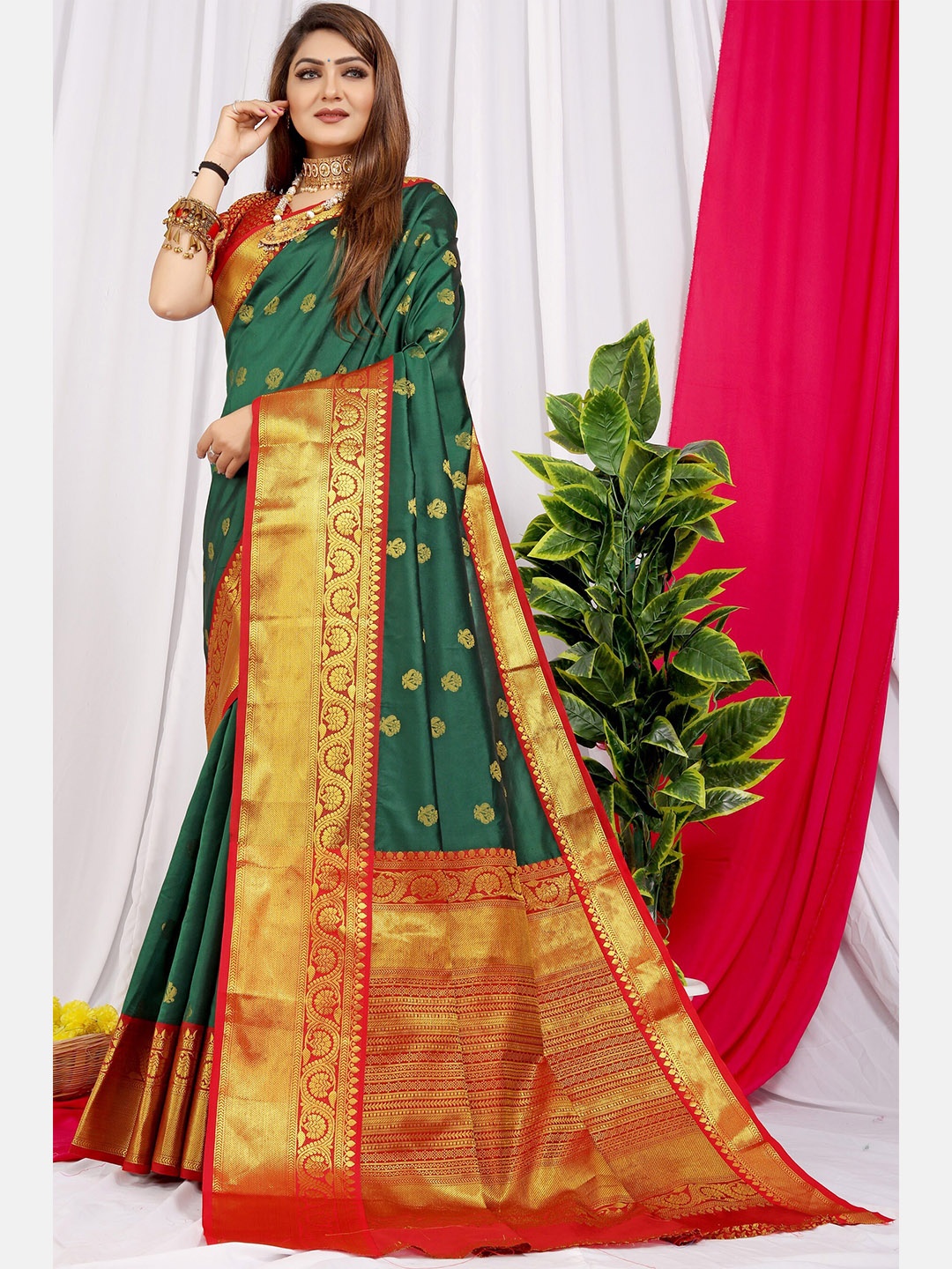 

AVANTIKA FASHION Ethnic Motif Zari Pure Silk Paithani Saree, Green