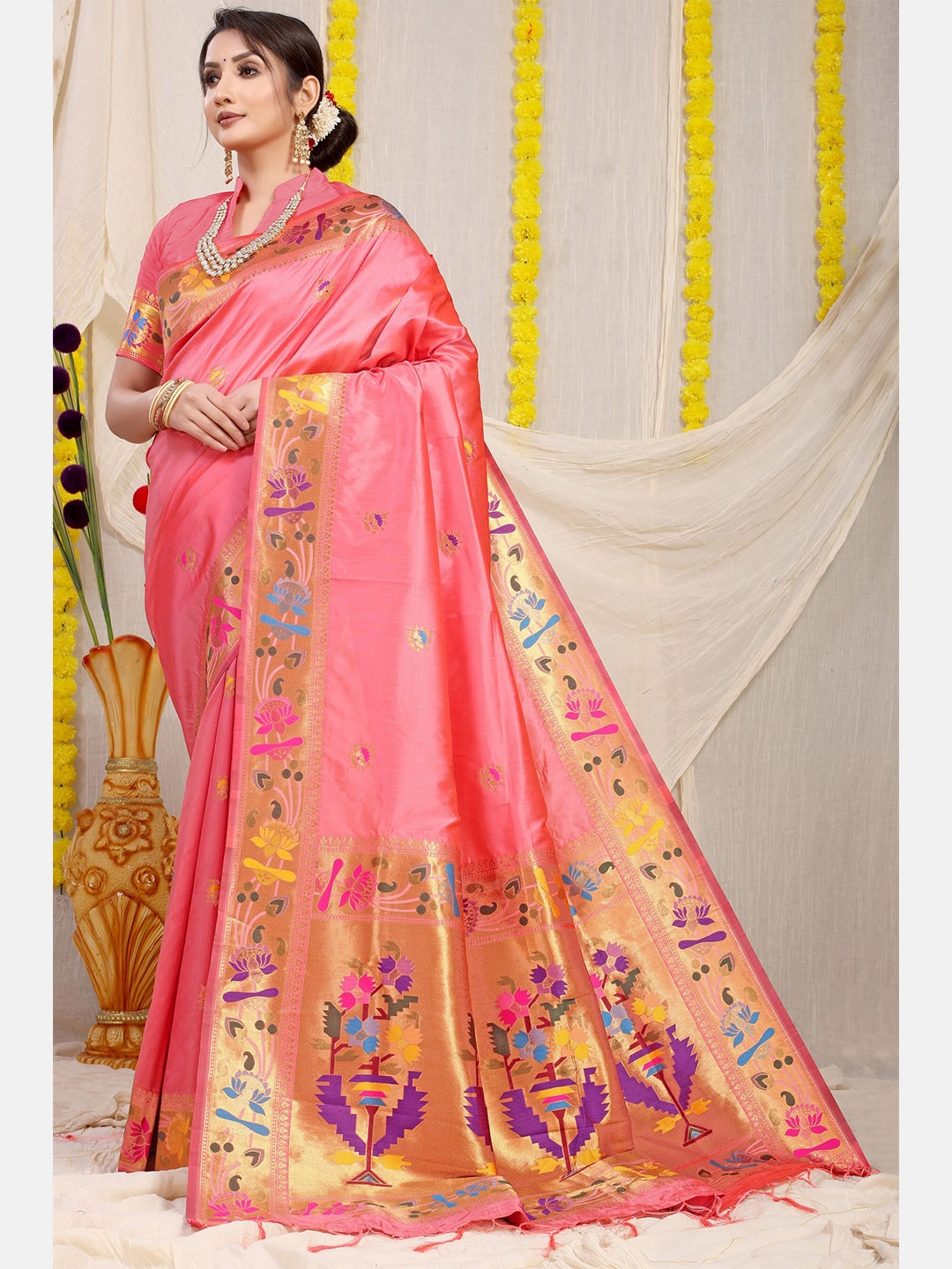 

AVANTIKA FASHION Woven Design Zari Pure Silk Paithani Saree, Pink