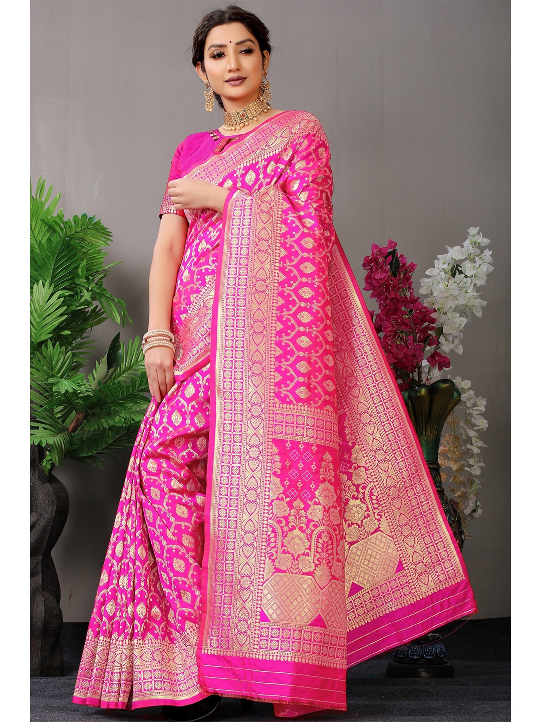 

AVANTIKA FASHION Ethnic Motifs Woven Design Zari Pure Silk Paithani Saree, Pink