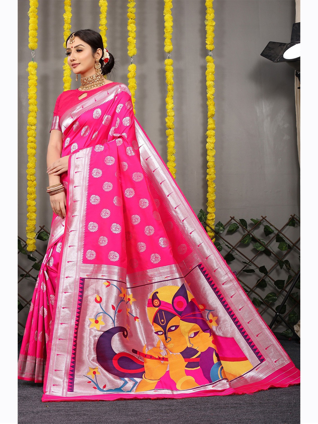 

AVANTIKA FASHION Ethnic Motif Woven Design Zari Pure Silk Paithani Saree, Pink