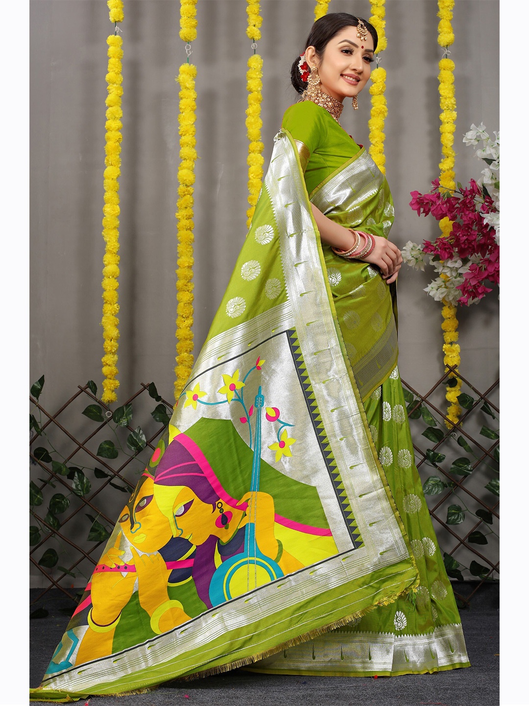 

AVANTIKA FASHION Ethnic Motif Woven Design Zari Pure Silk Paithani Saree, Green