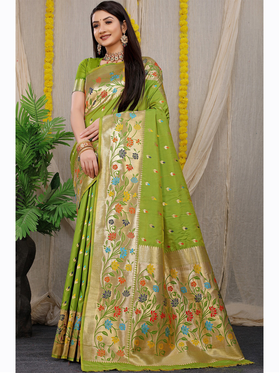 

AVANTIKA FASHION Ethnic Motifs Woven Design Zari Pure Silk Paithani Saree, Green