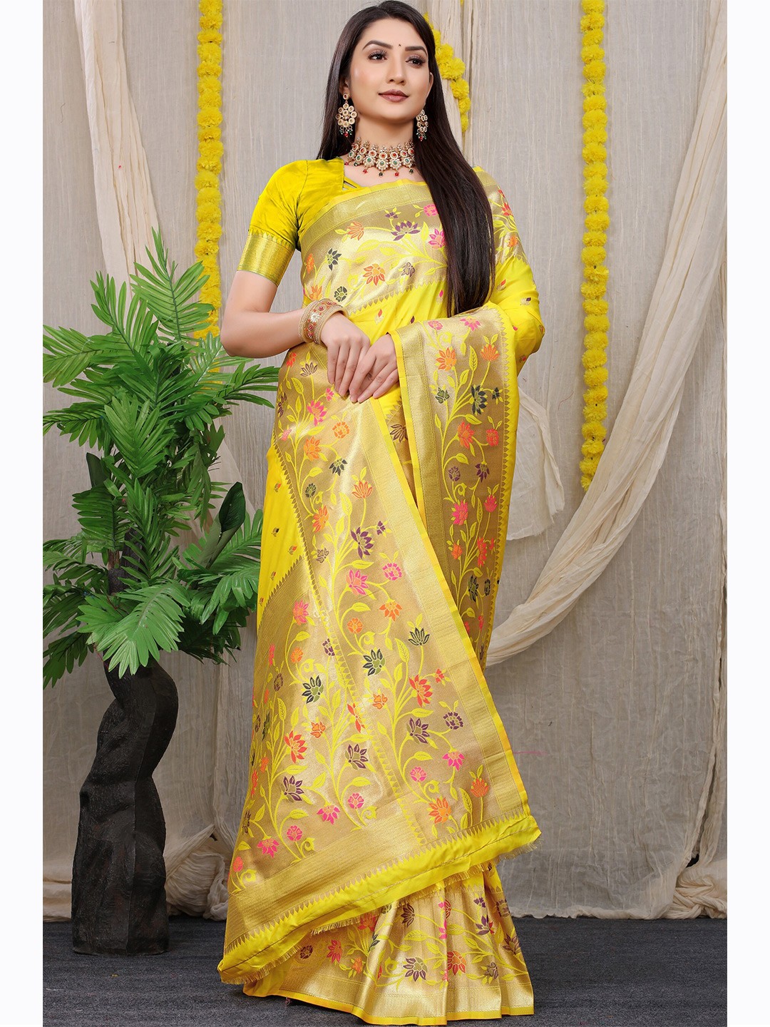 

AVANTIKA FASHION Woven Design Zari Pure Silk Paithani Saree, Yellow