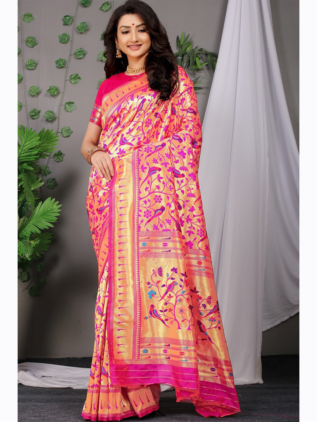 

AVANTIKA FASHION Floral Design Zari Pure Silk Paithani Saree, Pink