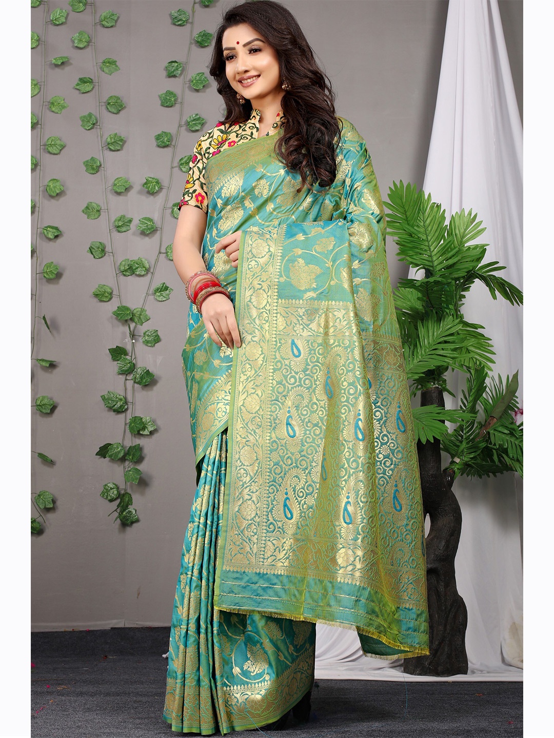 

AVANTIKA FASHION Floral Woven Design Zari Pure Silk Kanjeevaram Saree, Turquoise blue