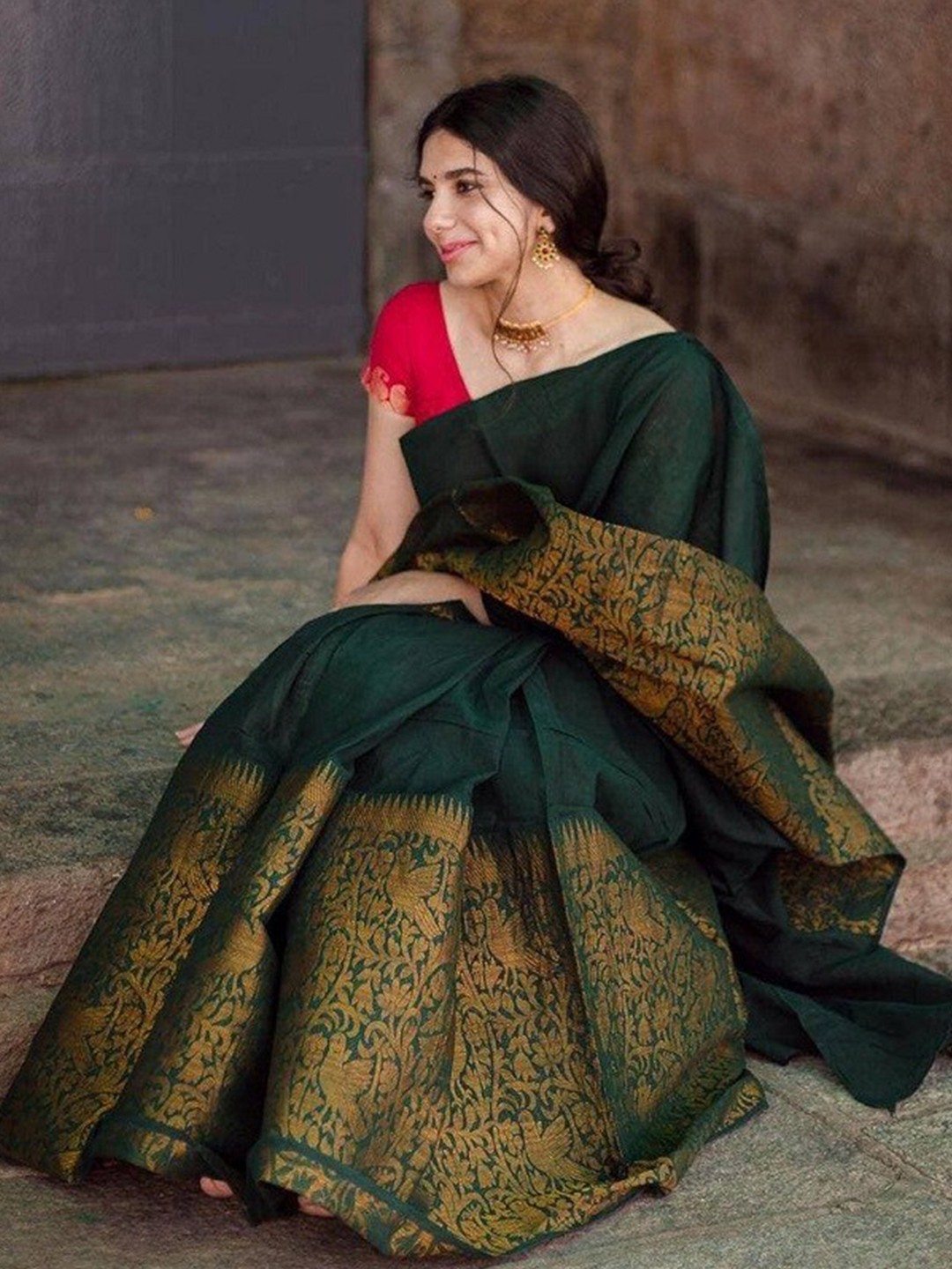 

AVANTIKA FASHION Zari Pure Silk Kanjeevaram Saree, Green