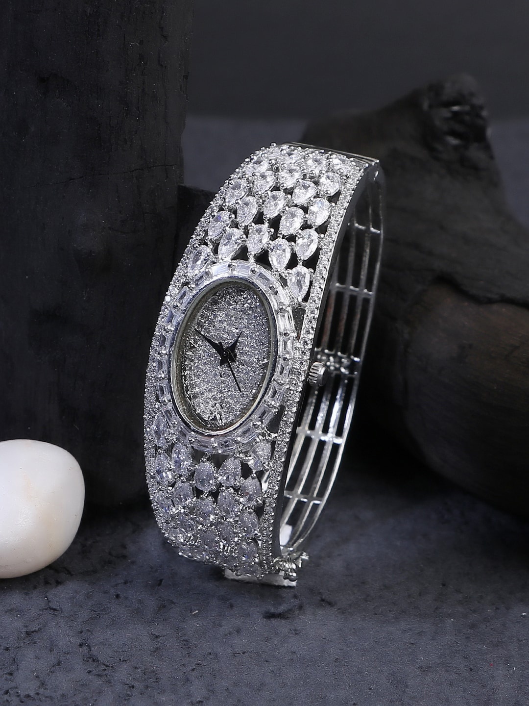 

Adwitiya Collection Women Embellished Bracelet Style Straps Analogue Watch ACBW1032, Silver