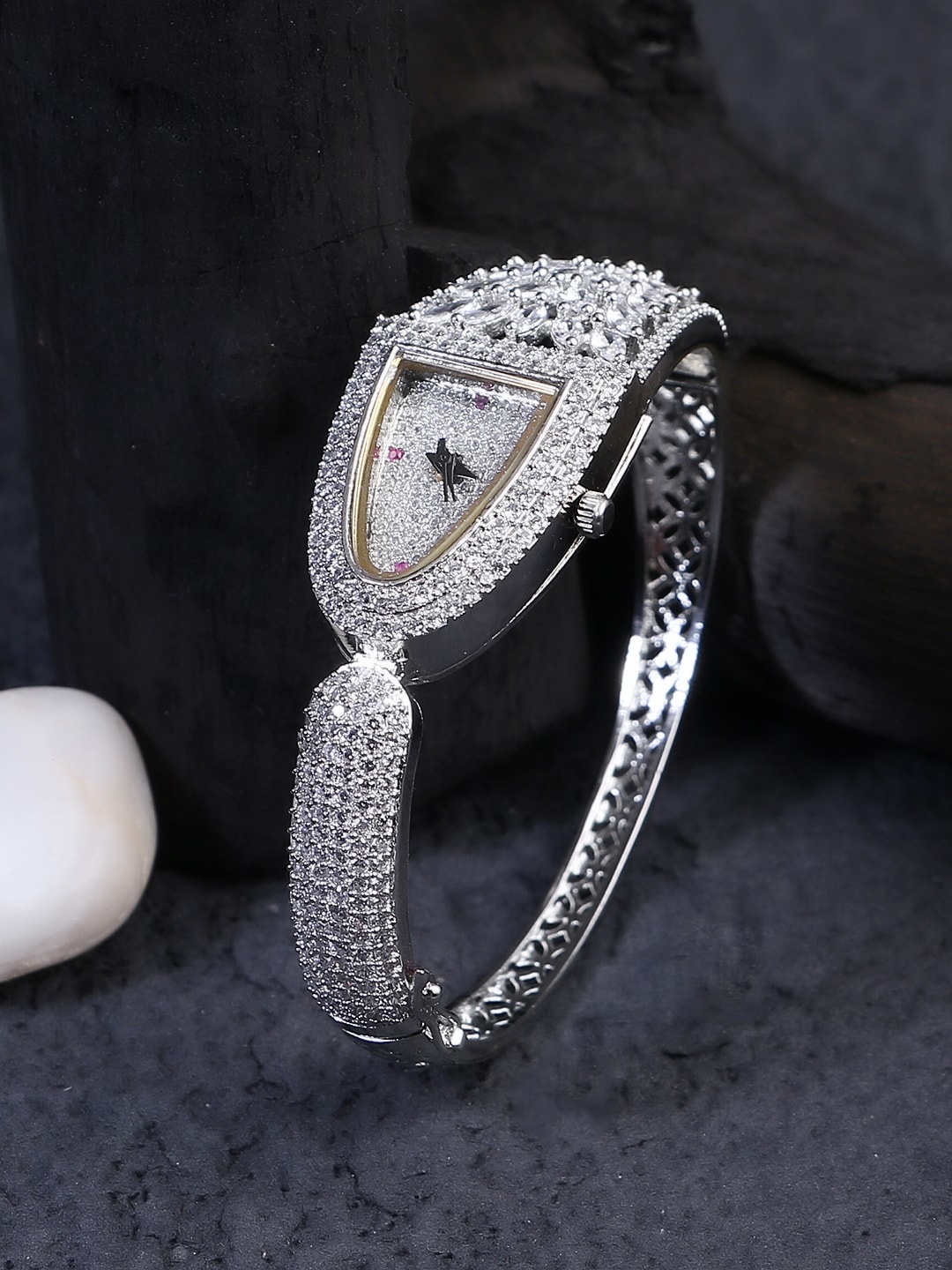 

Adwitiya Collection Women Embellished Bracelet Style Straps Analogue Watch ACBW1033, Silver