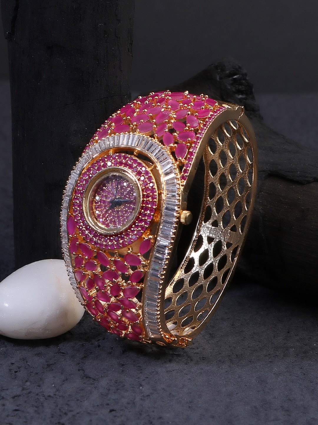 

Adwitiya Collection Women Embellished Dial & Gold-Plated Straps Analogue Watch- ACBW1035, Pink