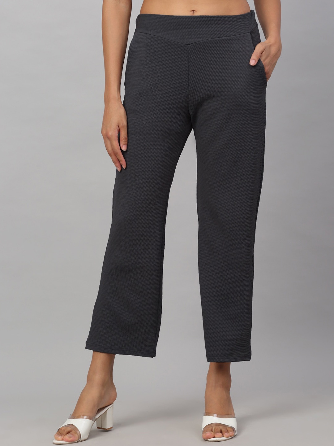 

NEUDIS Women Relaxed Regular Trousers, Grey