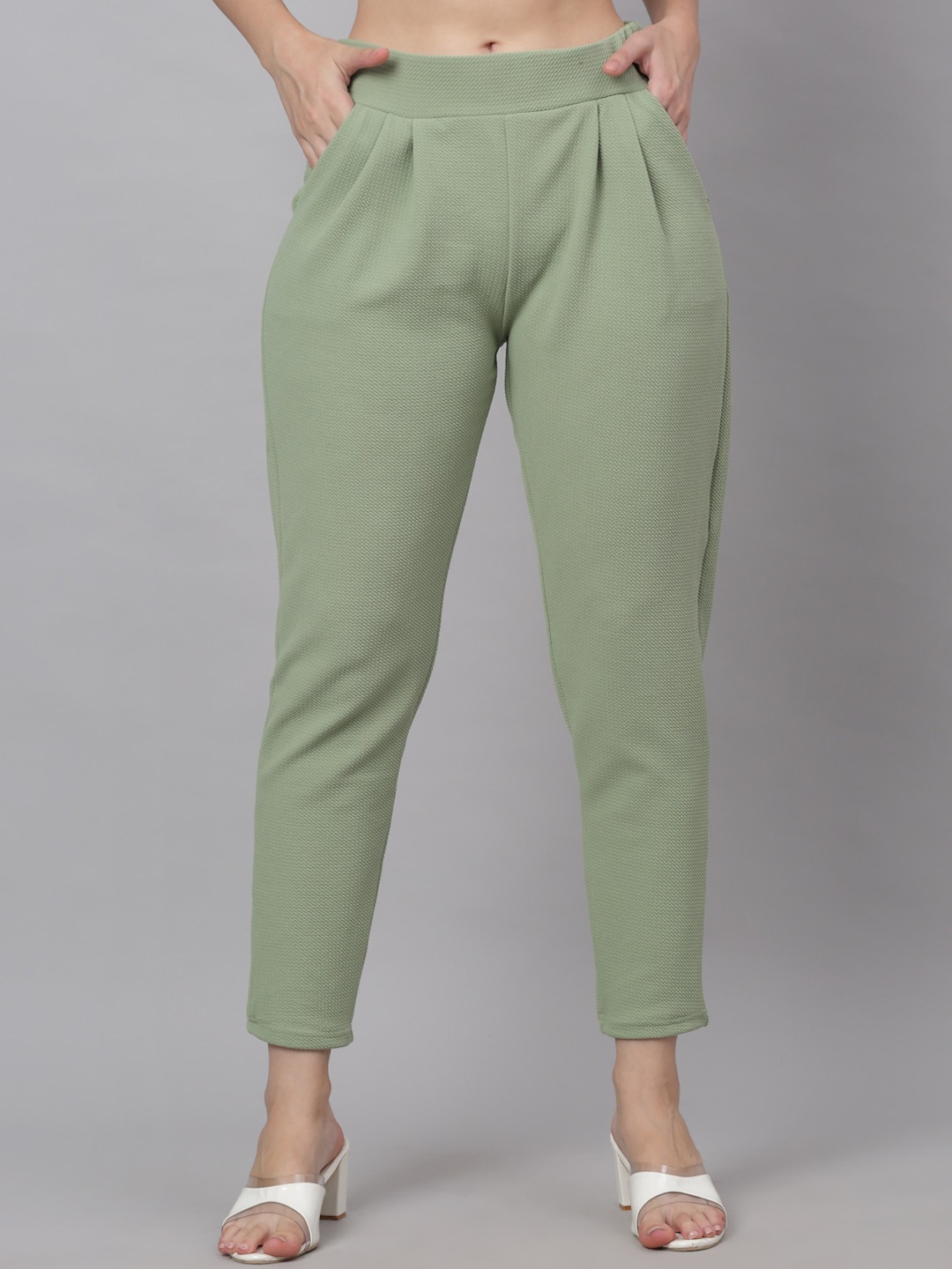 

NEUDIS Women Relaxed Regular Trousers, Green